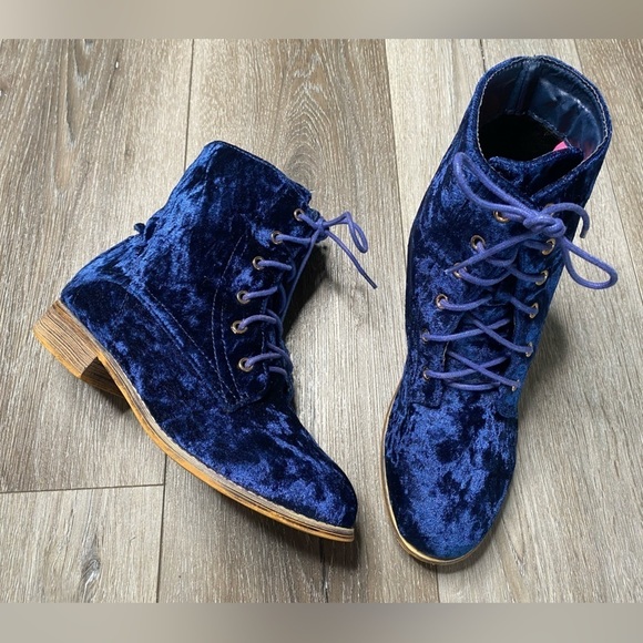 Catherine Malandrino Shoes - Catherine Malandrino Women’s Velvet Blue Booties Size 7.5